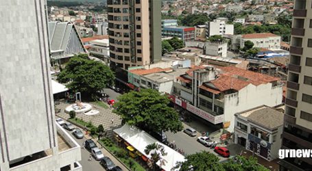 Feira de Artesanato celebra 30 anos com homenagens e apresentações na praça Padre José Pereira Coelho