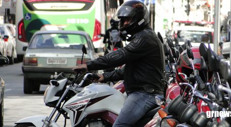 Prefeito diz que é justo cobrar estacionamento de motos nas ruas de Pará de Minas