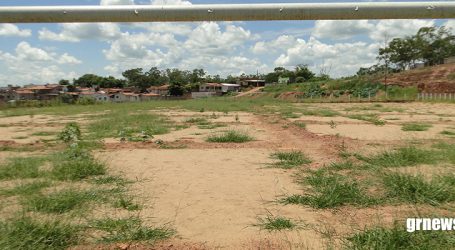 Cidadãos reclamam de abandono e engenheiro garante que obras de reforma do Campo do Palmeiras serão retornadas