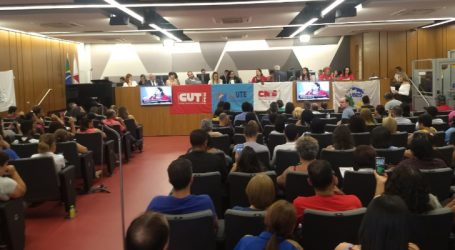 Servidores da Educação mobilizados contra fechamento de escolas, pelo pagamento do 13º e piso salarial