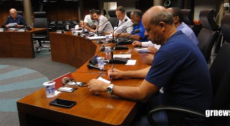 Vereadores votam projetos em reunião marcada por discussão sobre exonerações realizadas por prefeito Zezé Porfírio