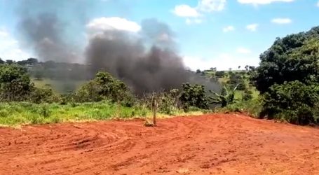 Paraminense denúncia queima de pneus no CCZ em Pará de Minas; vídeo viraliza e prefeitura responde