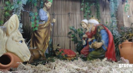 Presépio do Patronato confeccionado com muitos materiais recicláveis retrata o nascimento de Jesus Cristo