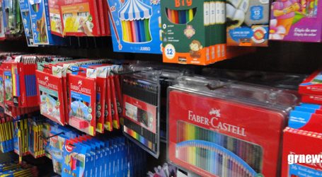 Aumenta movimento nas papelarias e pais devem ficar atentos à variação de preços de material escolar