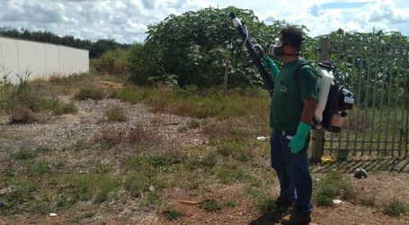 Agentes aplicam inseticida nas ruas de Pará de Minas para combater mosquito transmissor da Dengue