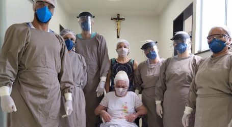 Idosa de 89 anos vence a batalha contra o novo coronavírus e recebe alta do HNSC em Pará de Minas