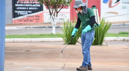 Continua a desinfecção contra COVID-19 em Pará de Minas com aplicação de hipoclorito de sódio em espaços públicos