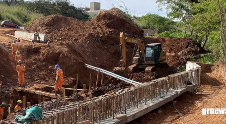 Obras de construção estão adiantadas e ponte na rua Celso Charuri pode ser entregue julho