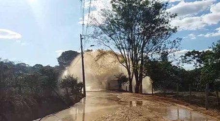 Vazamento de água na nova adutora do Rio Pará assusta moradores da comunidade de Meireles