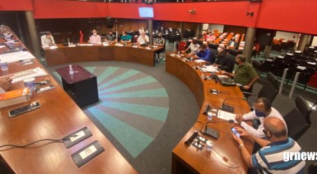 Vereadores paraminenses não votam nenhum projeto durante reunião ordinária semanal
