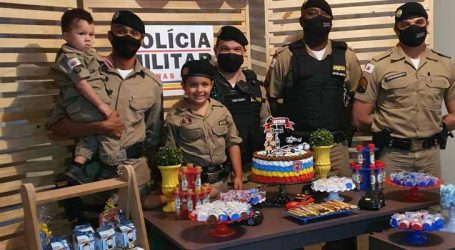 Militares de Pará de Minas participam da festa de aniversário de ex-aluno do PROERD e admirador do trabalho da PM