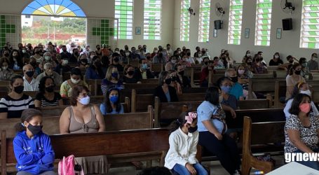 Pandemia altera ritos da Quarta-feira de Cinzas em Pará de Minas mas fiéis comparecem em massa às celebrações