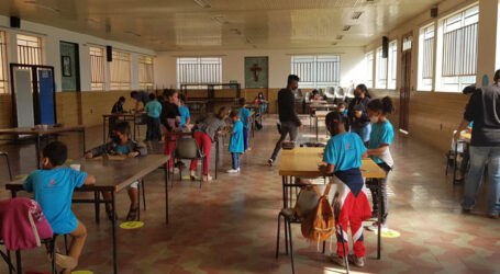 Projeto da Escola Municipal de Artes e Ofícios Sica ensina cerâmica para crianças e adolescentes do Patronato