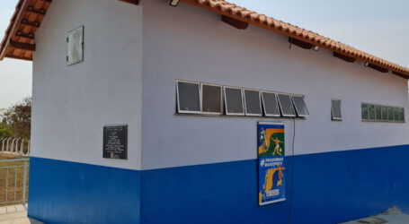 Comunidade de Córrego do Barro recebe novo vestiário do campo de futebol e quadra poliesportiva reformada