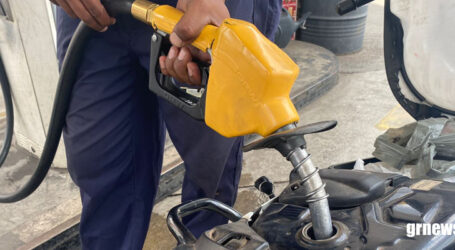 Motoristas assustados com preço do litro da gasolina que se aproxima de R$ 7 em Pará de Minas