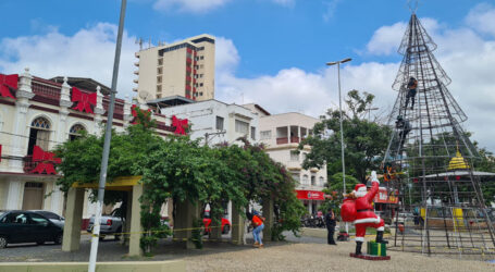 Chegada do Papai Noel abre a temporada do Natal Luz de Pará de Minas