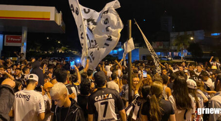 O Galo ganhou! Massa ocupa ruas de Pará de Minas para comemorar o Bicampeonato Brasileiro