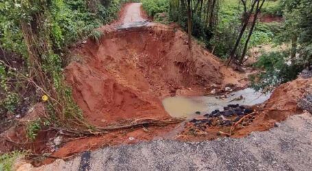 Buraco enorme interdita estrada que liga Torneiros a Carioca; situação de vias rurais é precária