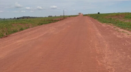 Comitiva de Pará de Minas conhece processo que melhora qualidade das estradas rurais no Paraná