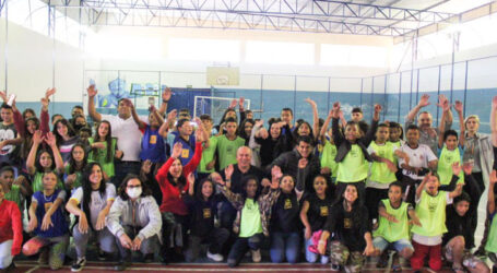 Estudantes da Dona Cotinha participam do projeto Futebol de Rua na Escola