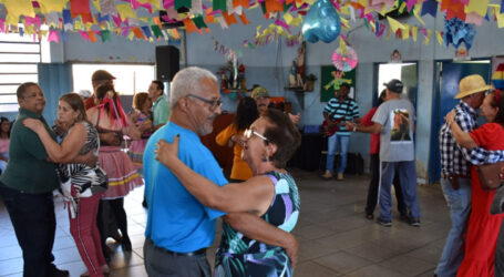 Idosos fazem a festa no Arraiá do CCI que teve quadrilha, forró e muita animação