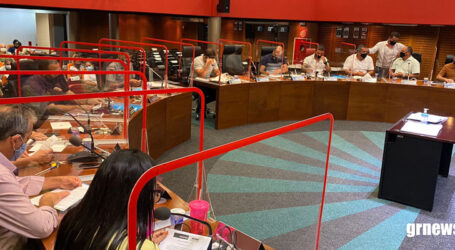 Vereadores paraminenses votam 16 projetos e aprovam proposta que combate a violência contra a mulher