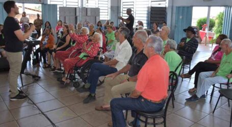 Coral de Vozes da Terceira Idade encanta idosos da Cidade Ozanan e do Centro de Convivência