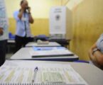 Mesários desempenham papel fundamental para assegurar a transparência e o fluxo das eleições