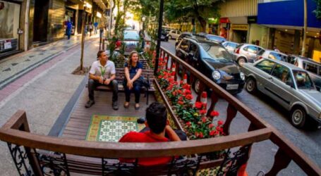 Autor de lei não concorda com cobrança de taxa para instalar parklet em Pará de Minas e tenta acordo com prefeitura