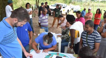 Incra entrega contratos de cessão de uso aos agricultores familiares da comunidade Ismene Mendes em Tavares de Minas