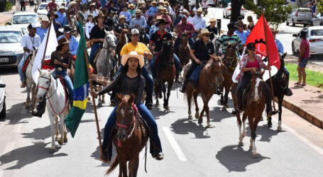 Cavalgada atrai grande público e movimenta Pará de Minas