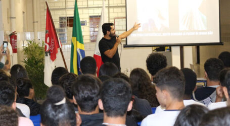 Ação do Parlamento Jovem discute empreendedorismo e mercado de trabalho com jovens de Torneiros