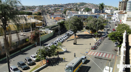 Elias Diniz confirma obras de drenagem pluvial no Centro; diz que as queixas recaem em seu gabinete e não vai desamparar a população