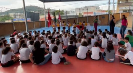 GRNEWS TV: Legislativo entrega cartilhas para alunos de escola estadual destacando a importância do exercício da cidadania