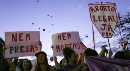 Leis estaduais e municipais dificultam acesso ao aborto legal pelo SUS
