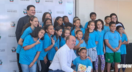 GRNEWS TV: Crianças do Centro Juvenil Salesiano visitam gabinete e homenageiam o prefeito Elias Diniz