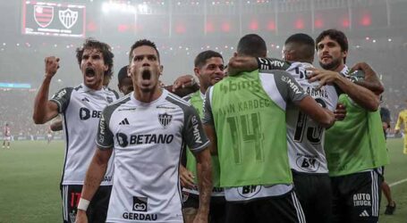 Galos goleia o Flamengo no Maracanã e segue na briga pelo título do Brasileirão