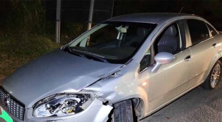 Motorista com suspeita de embriaguez bate carro contra moto e condutora é socorrida para o hospital de Formiga