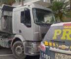 Caminhão roubado foi recuperado em MG; motorista foi preso pela PRF