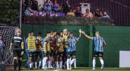 Grêmio vence o Avenida e lidera o Campeonato Gaúcho