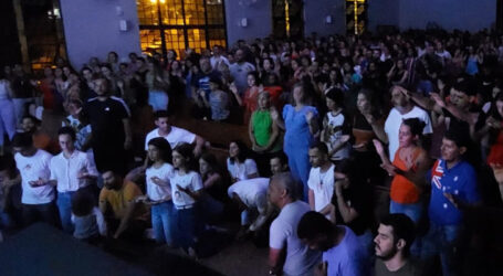GRNEWS TV: Grupo São Miguel Arcanjo atrai grande público durante encontro semanal de oração e louvor