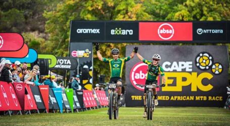 Dupla formada por médicos, um deles de Pará de Minas, conquista 2º lugar e feito inédito em uma das maiores provas de mountain bike do mundo