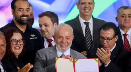 Lula assina projeto que pretende regulamentar atividade de motoristas de aplicativo