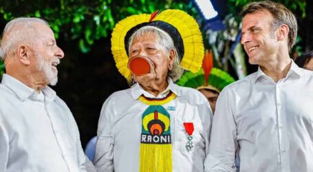 Cacique Raoni recebe honraria de Emmanuel Macron e cobra demarcações a Lula