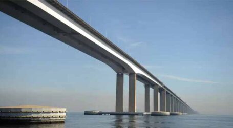 Com fluxo diário de 150 mil veículos, Ponte Rio-Niterói completa 50 anos