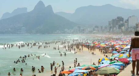 Praias são refúgio de cariocas e turistas contra calor intenso no Rio de Janeiro