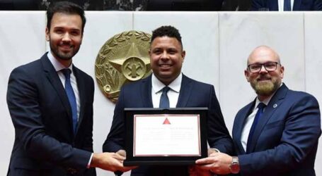 Ronaldo Fenômeno recebe o título de cidadão honorário do Estado de Minas Gerais