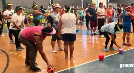 Projeto “Saúde em Ação – Todo movimento” reúne idosos de várias regiões de Pará de Minas para praticar atividades físicas