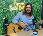 GRNEWS TV: João Chaves destaca influências, gravação de EP, canções inéditas e o show Canções e Sertões