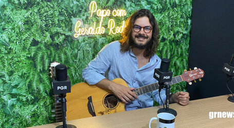 GRNEWS TV: João Chaves destaca influências, gravação de EP, canções inéditas e o show Canções e Sertões